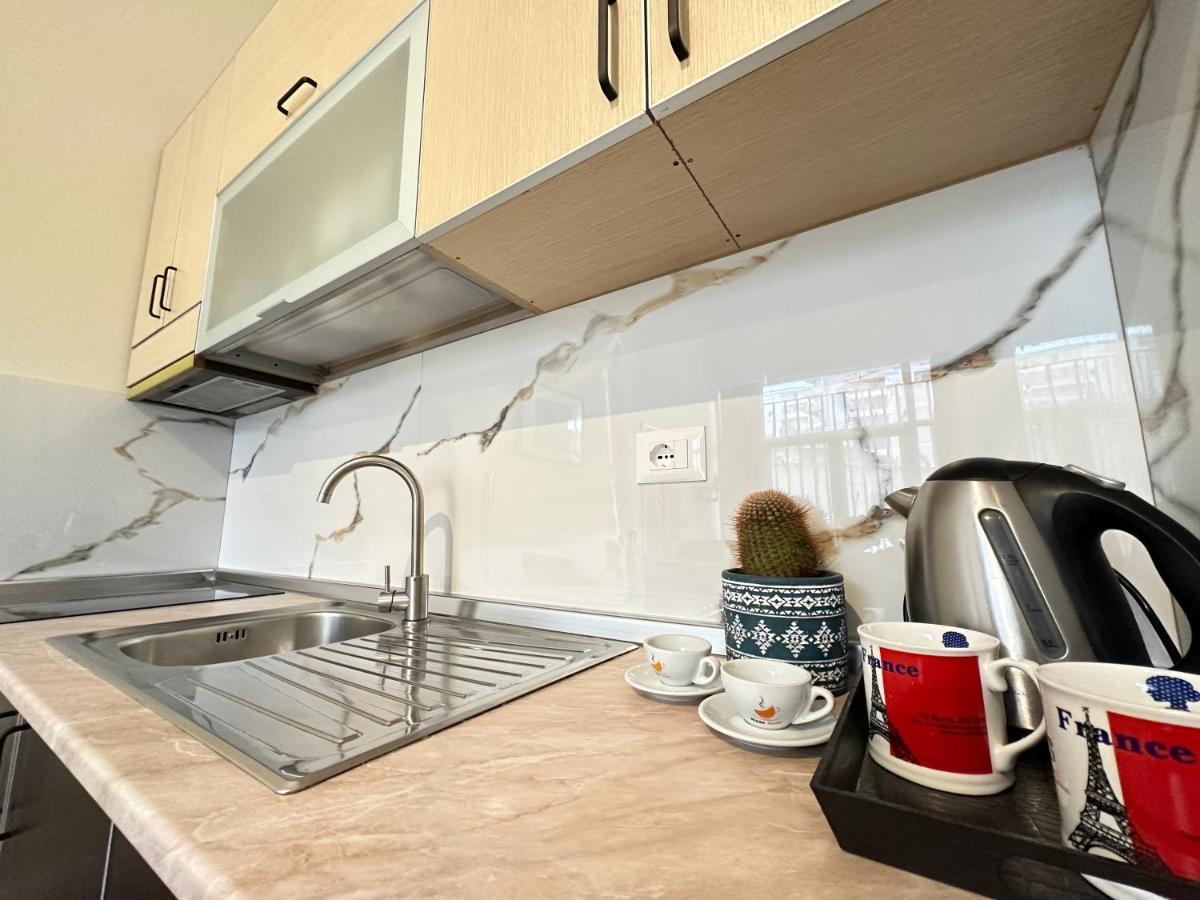 Rias Seaside Apartments Vlorë Екстериор снимка