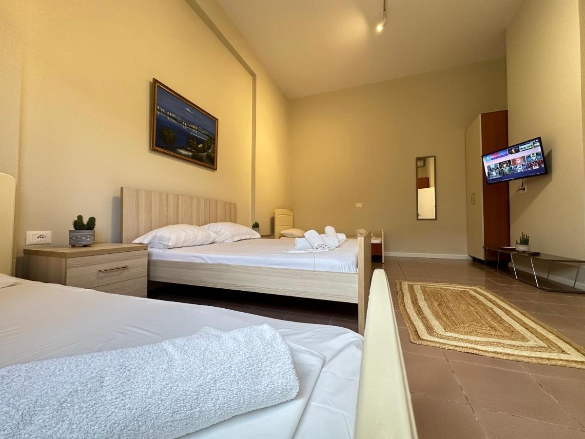 Rias Seaside Apartments Vlorë Екстериор снимка