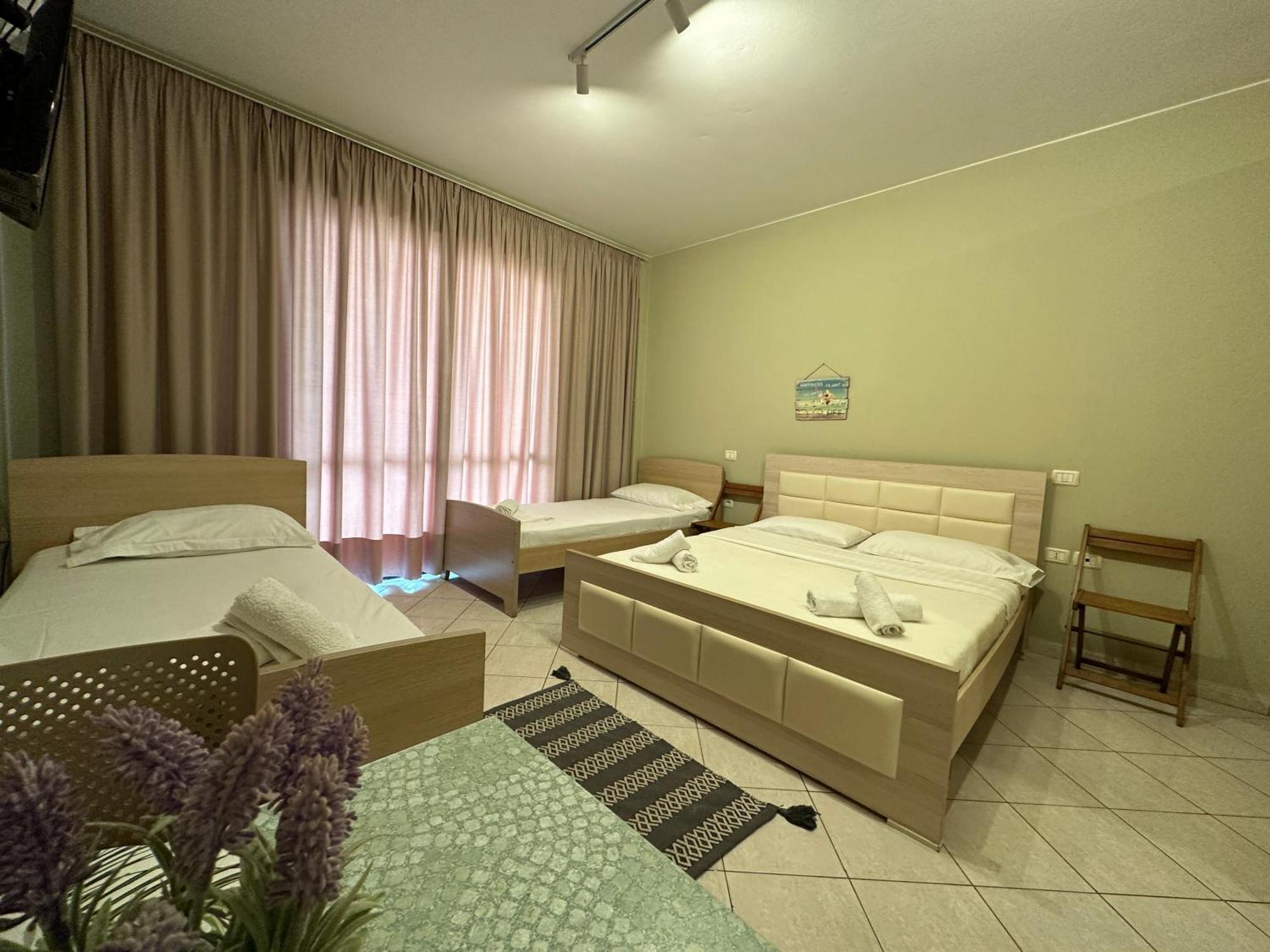 Rias Seaside Apartments Vlorë Екстериор снимка
